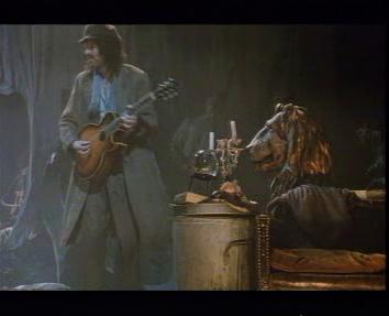 Imagenes del Video A Kind Of Magic